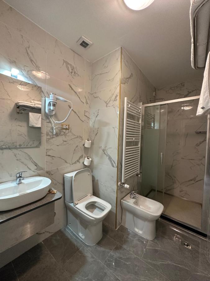 Hotel Midway Milan Luaran gambar